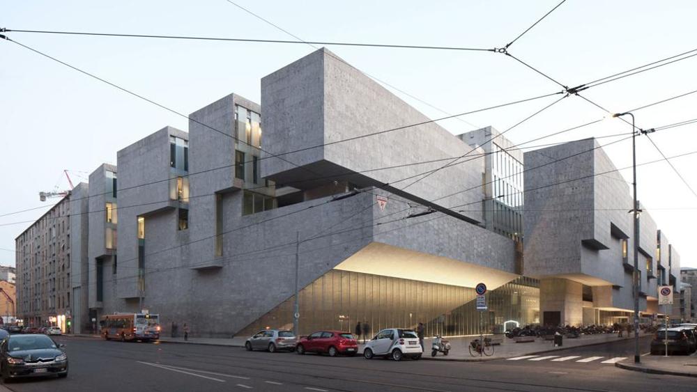 Bocconi University get in touch virtual reality